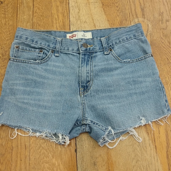 Levi's cut off jean shorts - Picture 2 of 6